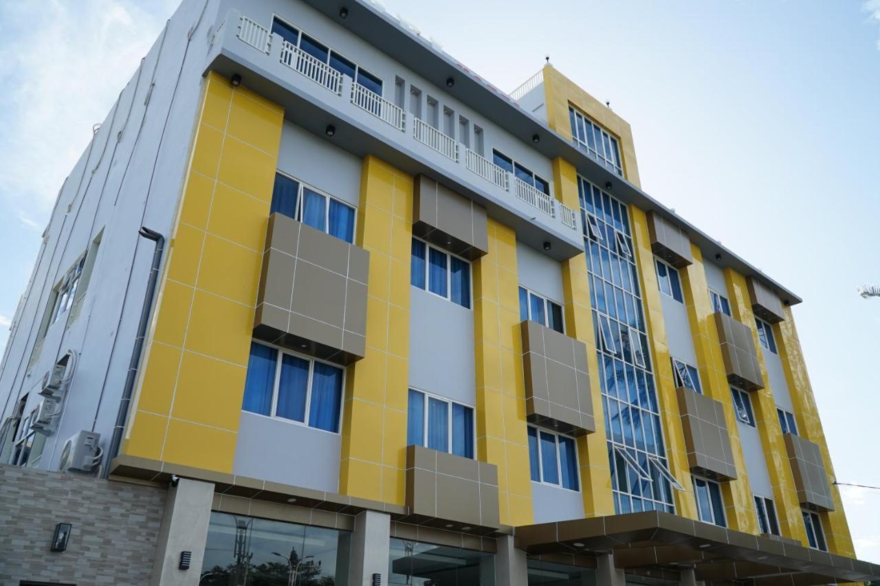 Kirei Hotel Bantaeng ภายนอก รูปภาพ