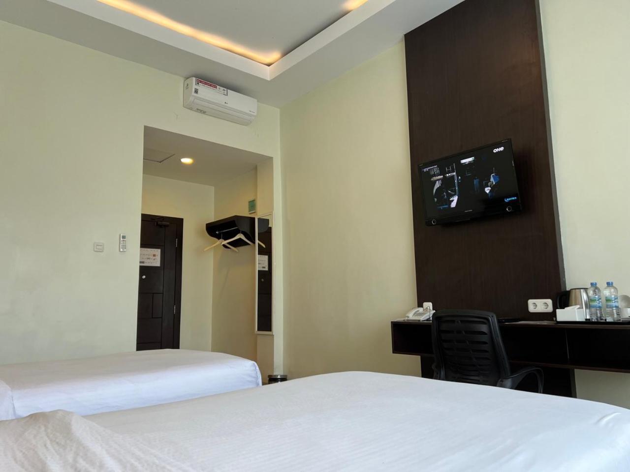 Kirei Hotel Bantaeng ภายนอก รูปภาพ