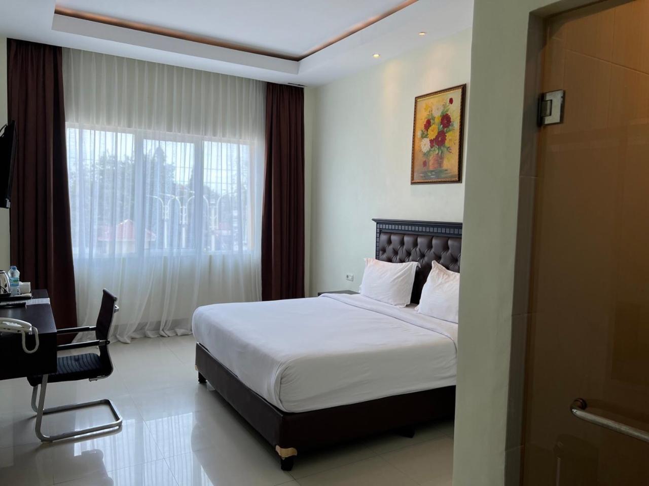 Kirei Hotel Bantaeng ภายนอก รูปภาพ