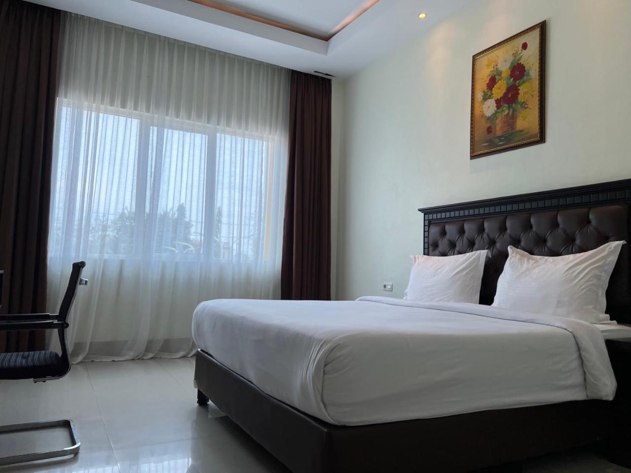 Kirei Hotel Bantaeng ภายนอก รูปภาพ