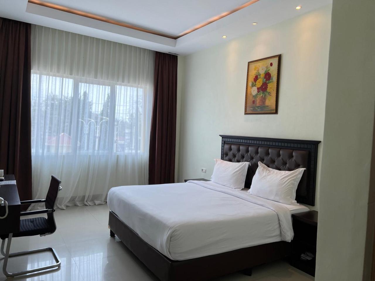 Kirei Hotel Bantaeng ภายนอก รูปภาพ