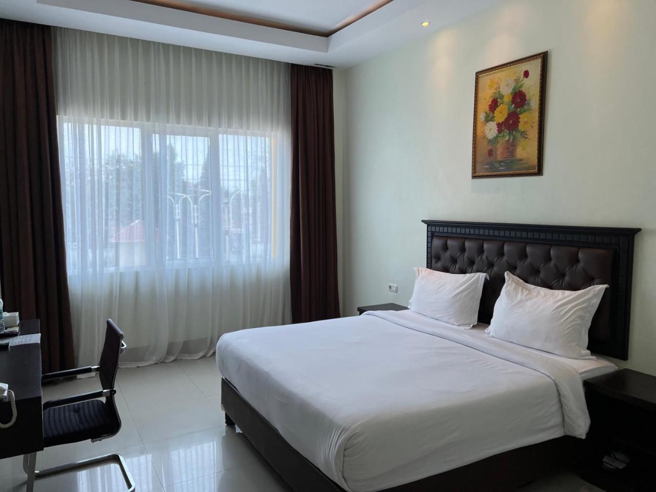 Kirei Hotel Bantaeng ภายนอก รูปภาพ