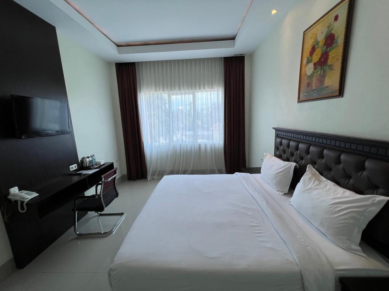 Kirei Hotel Bantaeng ภายนอก รูปภาพ