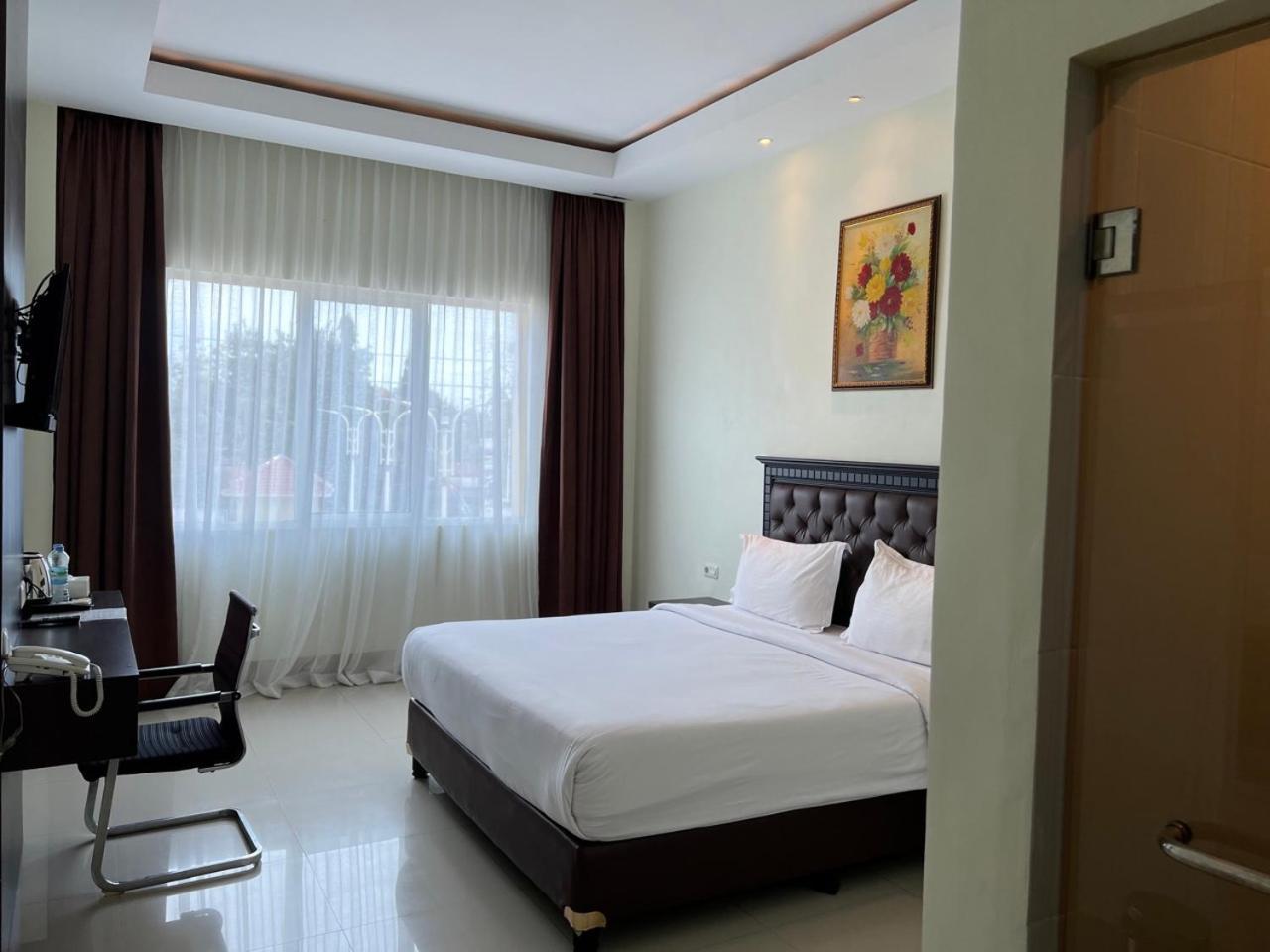 Kirei Hotel Bantaeng ภายนอก รูปภาพ