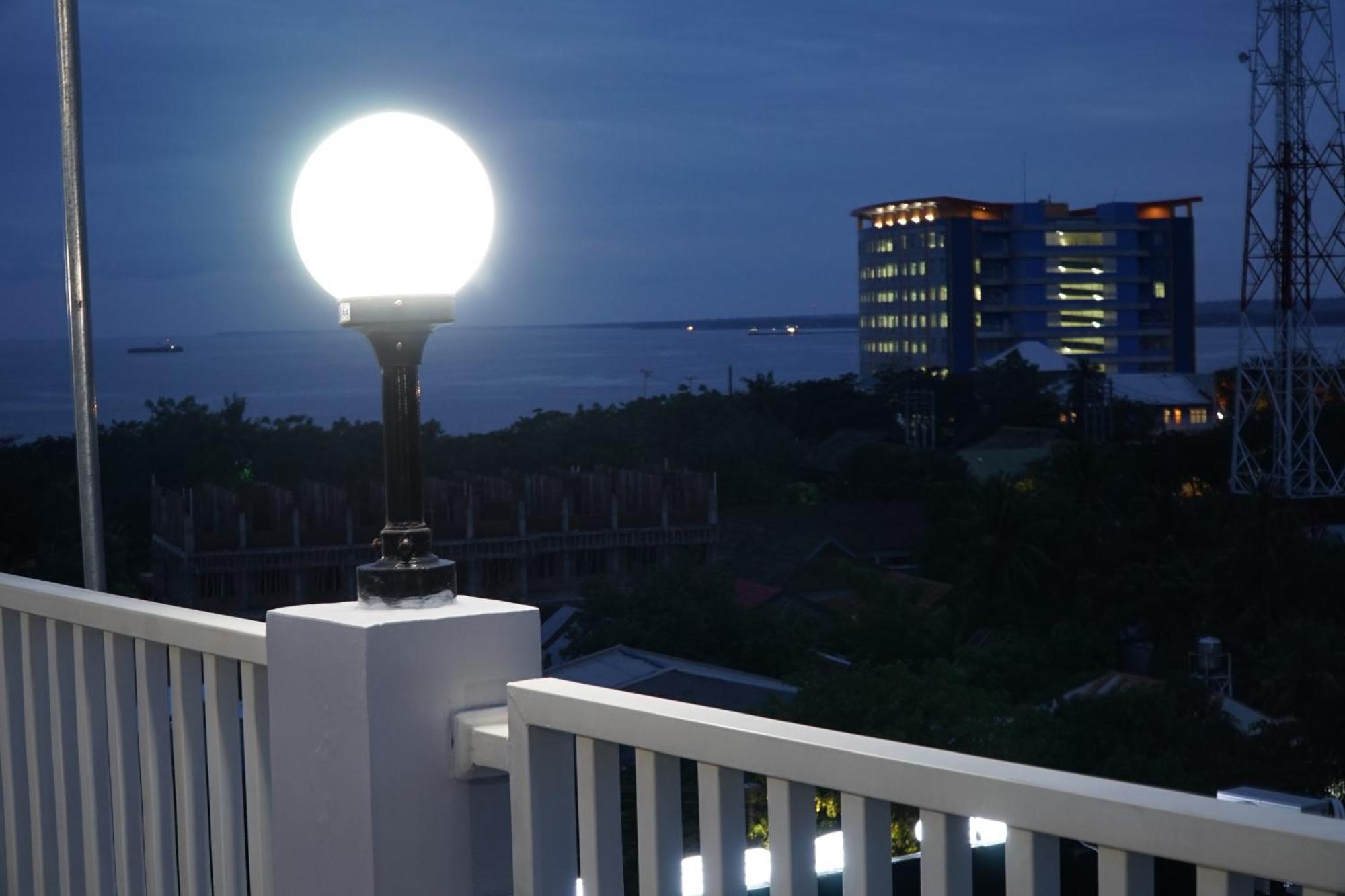 Kirei Hotel Bantaeng ภายนอก รูปภาพ