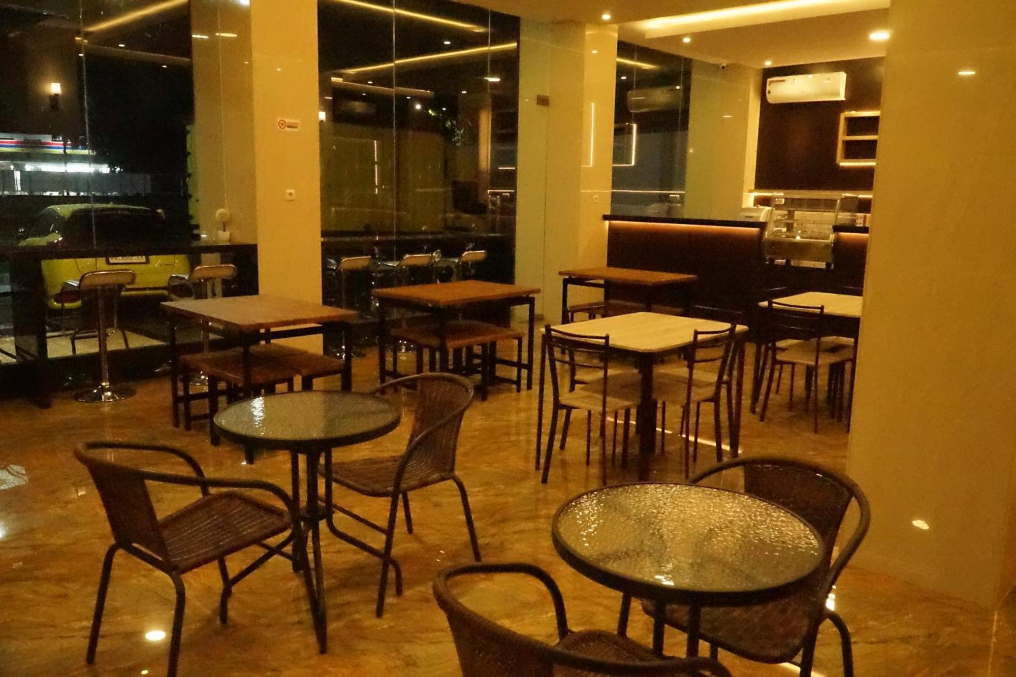 Kirei Hotel Bantaeng ภายนอก รูปภาพ