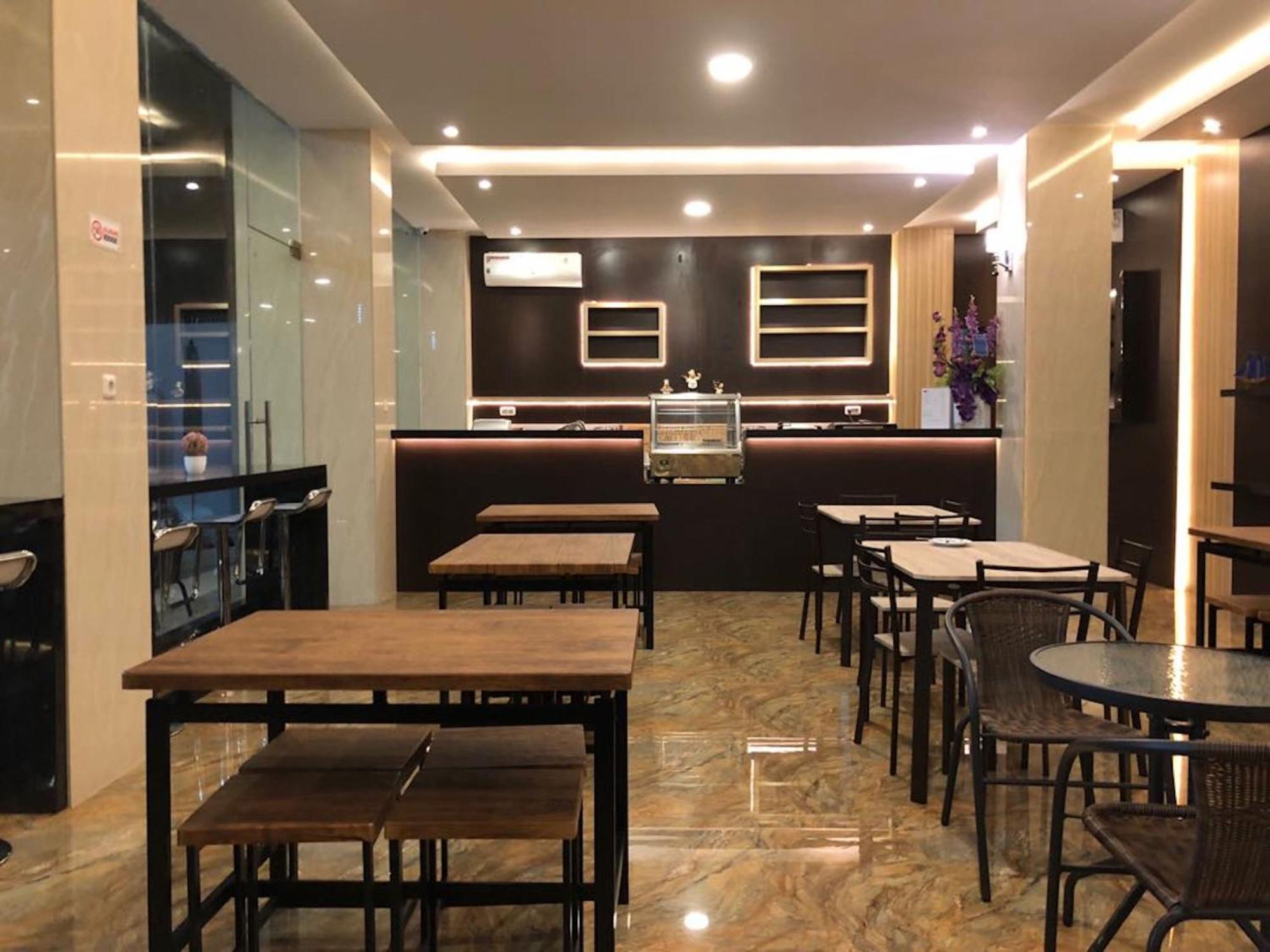 Kirei Hotel Bantaeng ภายนอก รูปภาพ