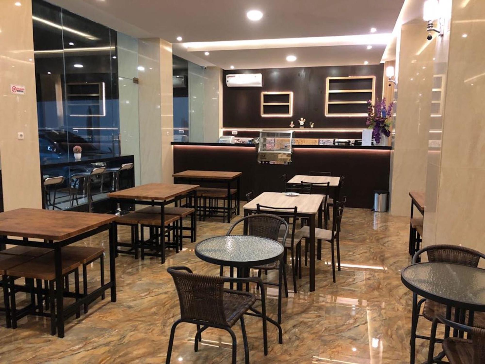Kirei Hotel Bantaeng ภายนอก รูปภาพ